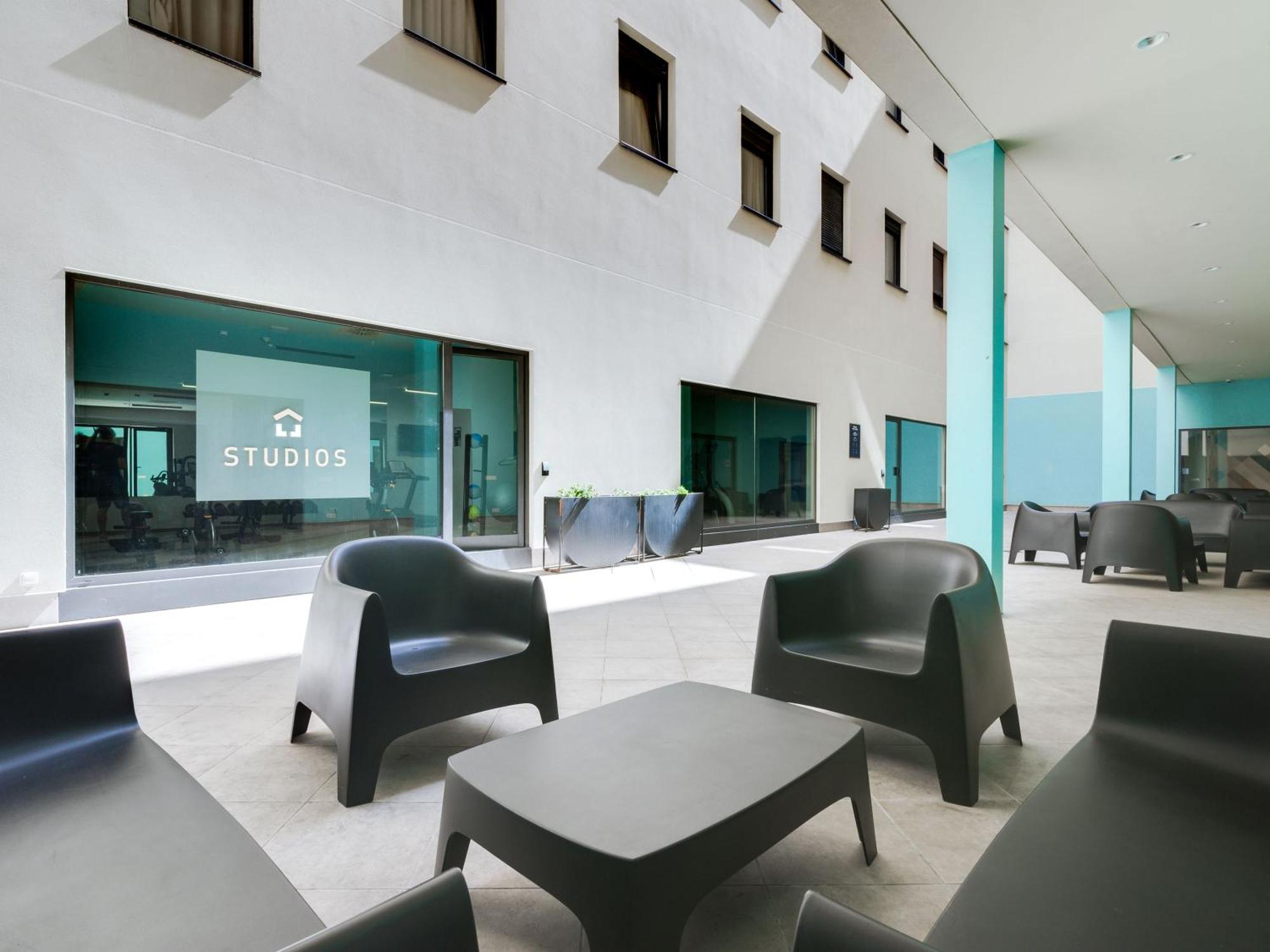 Livensa Living Studios San Sebastián Exteriör bild